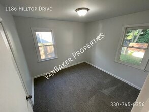 1186 Hilltop Dr in Akron, OH - Building Photo - Building Photo