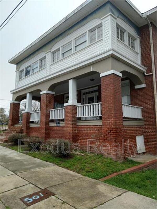 105 Gordon St in Sanford, NC - Foto de edificio - Building Photo