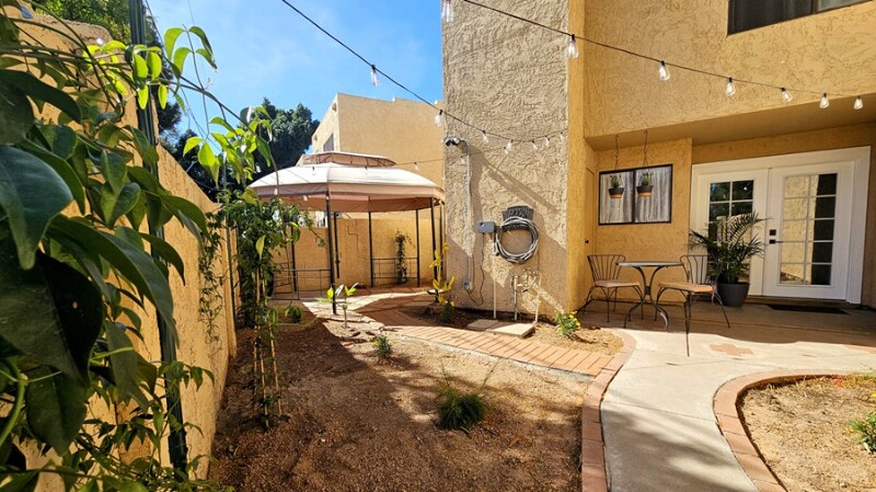 1025 E Highland Ave in Phoenix, AZ - Foto de edificio