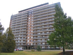 940 Commissioners Road East in London, ON - Building Photo - Building Photo