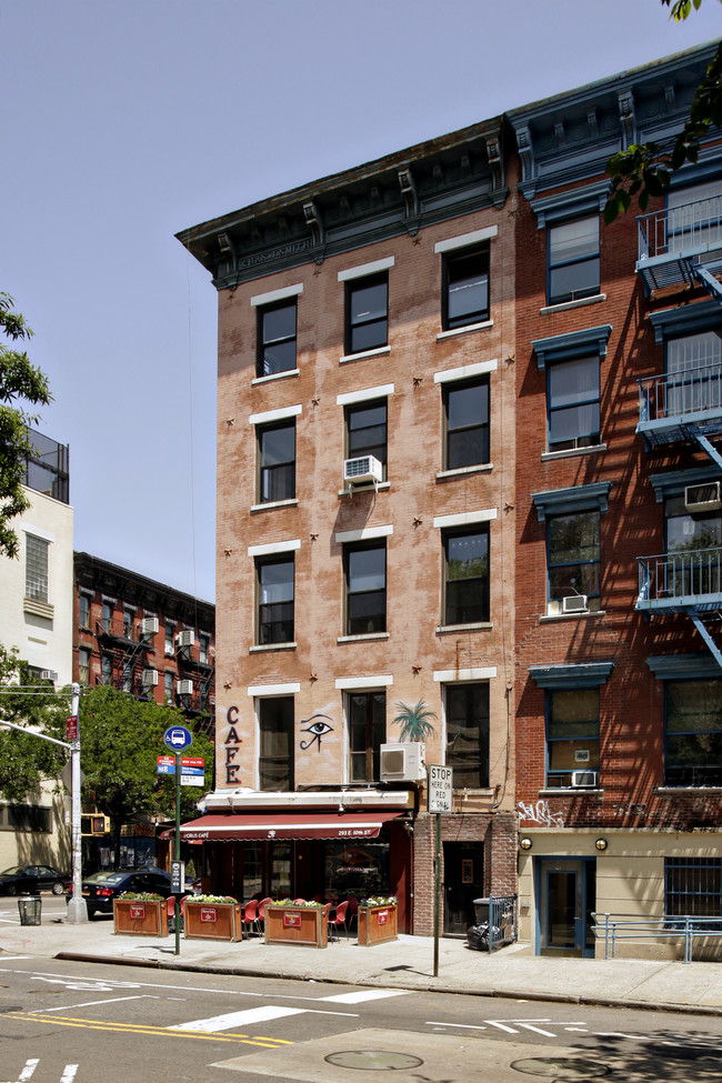 293 E 10th St in New York, NY - Foto de edificio - Building Photo