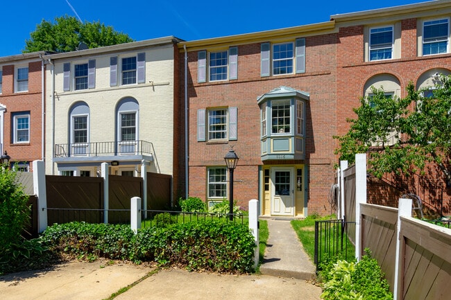 8056 Central Park Dr, Unit UL 1 in Alexandria, VA - Building Photo - Building Photo