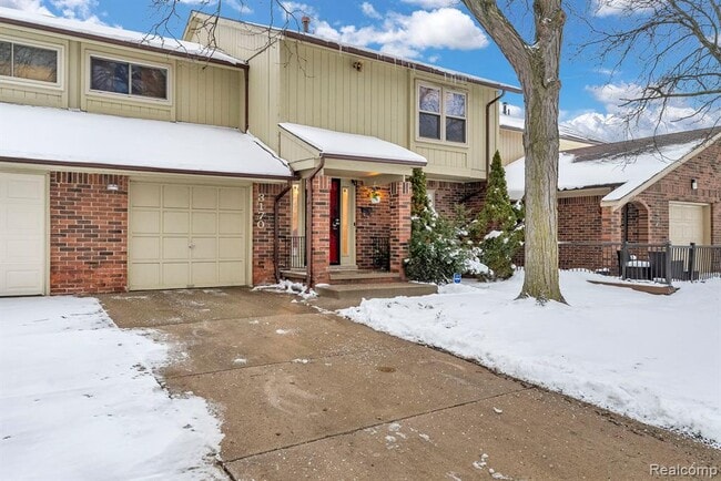 3170 Woods Cir Dr in Detroit, MI - Building Photo - Building Photo