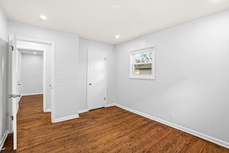 3316 E Bottsford Ave, Unit Upper Unit in Cudahy, WI - Foto de edificio - Building Photo