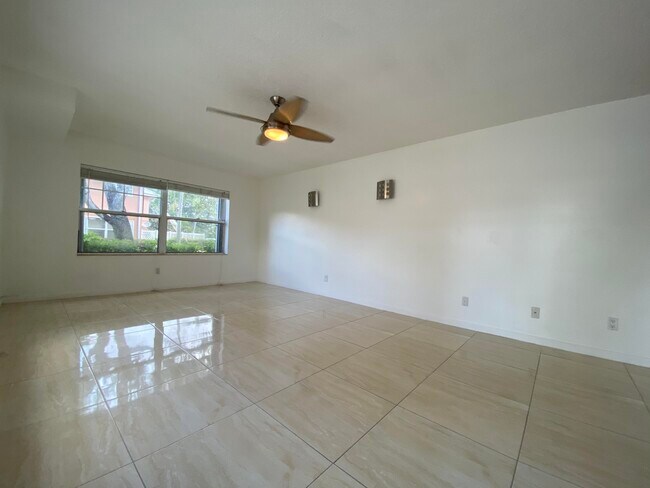 1941 Hartford Ct in West Palm Beach, FL - Building Photo - Building Photo
