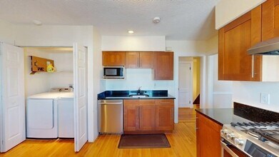 10 Washington Ave in Waltham, MA - Building Photo - Building Photo