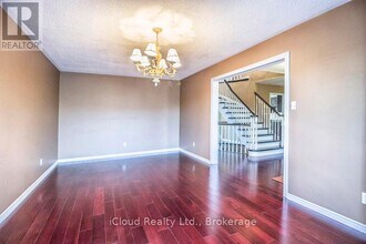 2667 Wynten Way in Oakville, ON - Building Photo - Building Photo