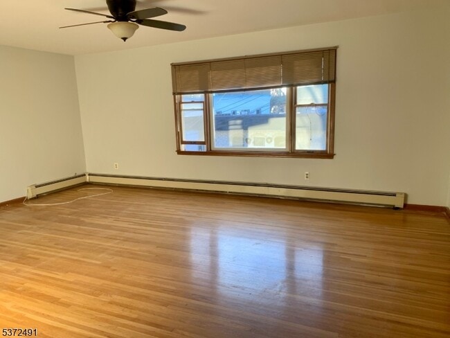 177 E Union Ave in East Rutherford, NJ - Building Photo - Building Photo