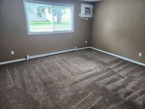 450 Laurel St in Waukee, IA - Building Photo - Building Photo