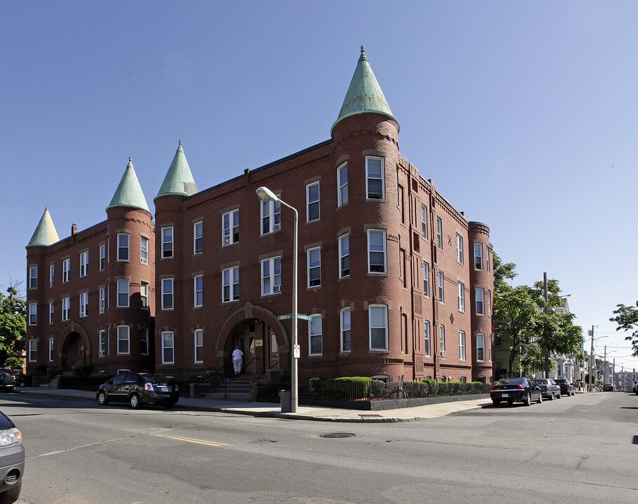 Isabella in Boston, MA - Building Photo