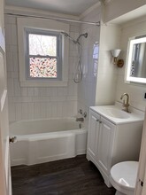 99 Bank Street, Unit Apt C (ground floor) in Lebanon, NH - Foto de edificio - Building Photo