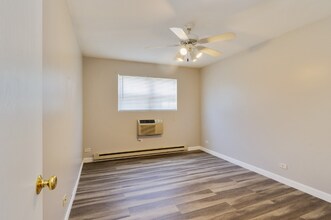 1480 Spring Brook Ct in Round Lake Beach, IL - Foto de edificio - Building Photo