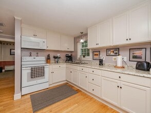 16 Parent St in South Berwick, ME - Building Photo - Building Photo