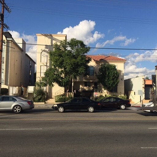 13621-13623 Sherman Way in Van Nuys, CA - Building Photo