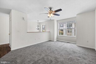 33 Shady Tree Ct in York, PA - Building Photo