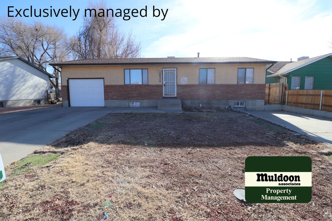 2408 Tucci Ln in Pueblo, CO - Building Photo