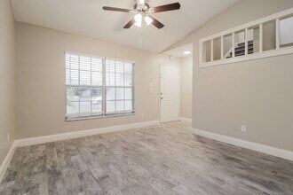 720 Oak Manor Cir in Orlando, FL - Building Photo - Building Photo