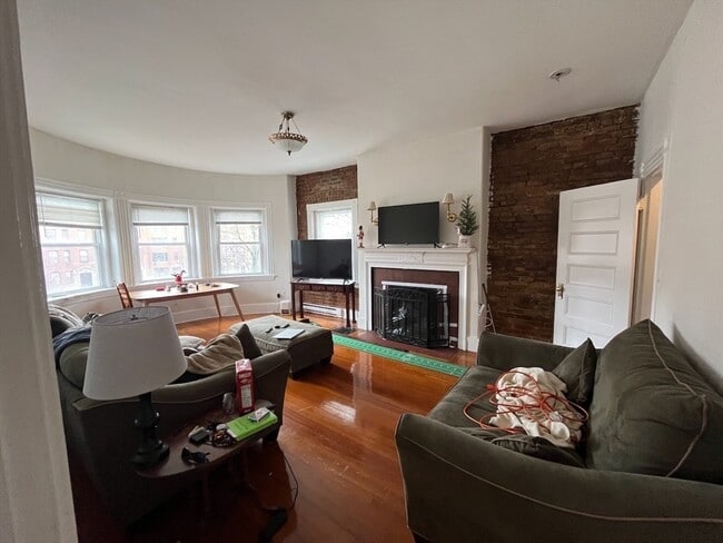 915 Beacon St in Boston, MA - Building Photo - Building Photo