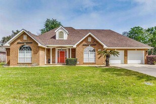 232 Florida Ave in Gulf Breeze, FL - Building Photo