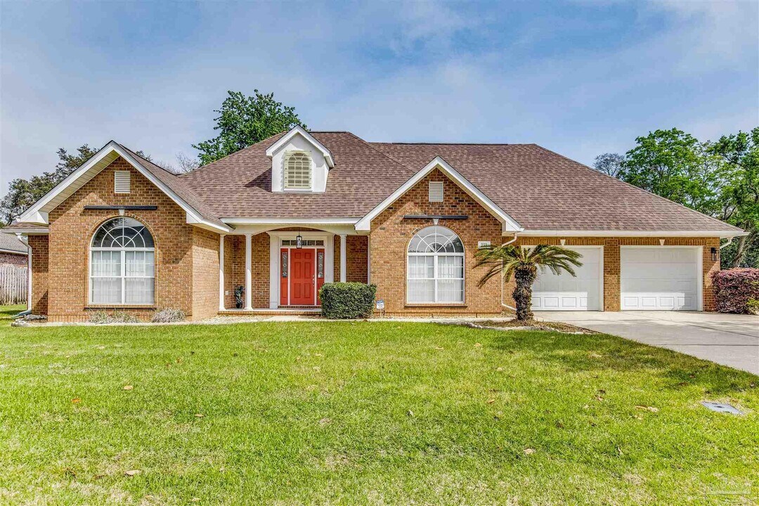 232 Florida Ave in Gulf Breeze, FL - Building Photo