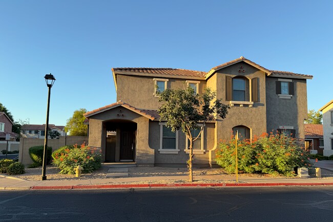 property at 996 E Cantebria Dr