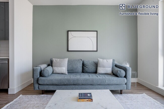 2280 W El Camino Real in Mountain View, CA - Foto de edificio - Building Photo