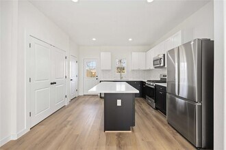 7921 Bonaire St-Unit -B in Houston, TX - Building Photo - Building Photo