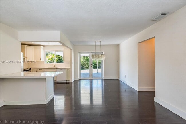 8871 NW 15th St in Pembroke Pines, FL - Building Photo - Building Photo