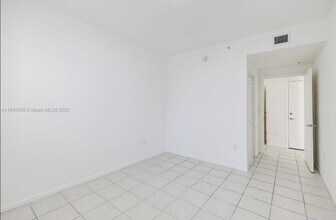 185 SE 14th Terrace in Miami, FL - Building Photo - Building Photo