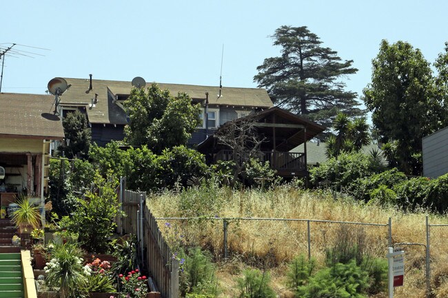 1065 Laguna Ave in Los Angeles, CA - Building Photo - Building Photo