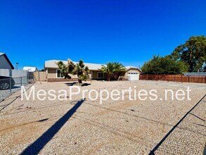 8204 Kingston Ave in Hesperia, CA - Foto de edificio - Building Photo