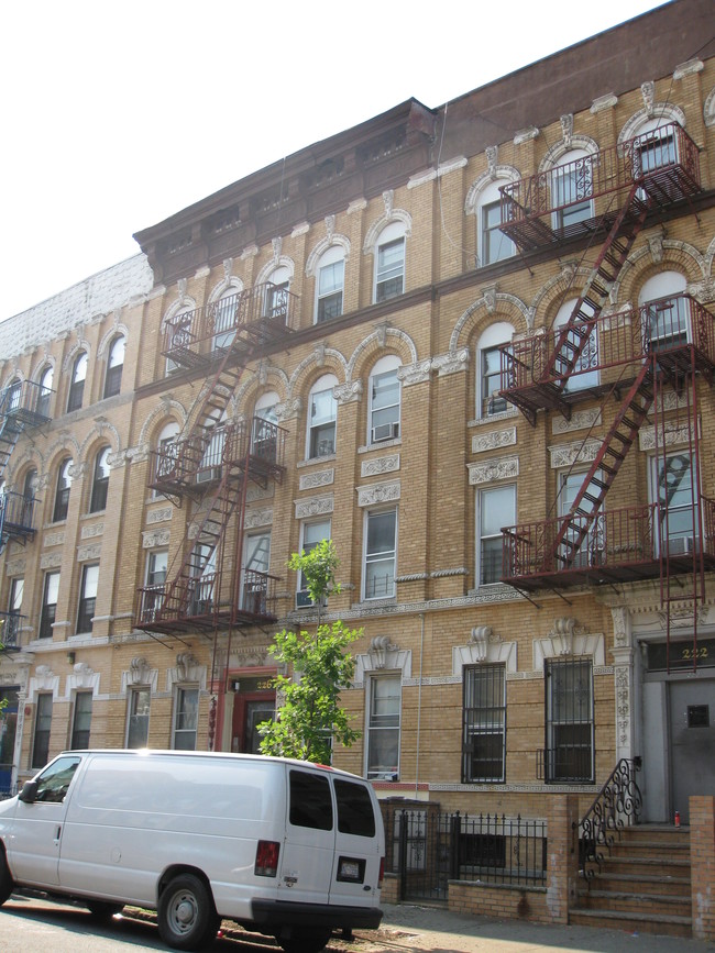 226 Pulaski Street in Brooklyn, NY - Building Photo - Building Photo