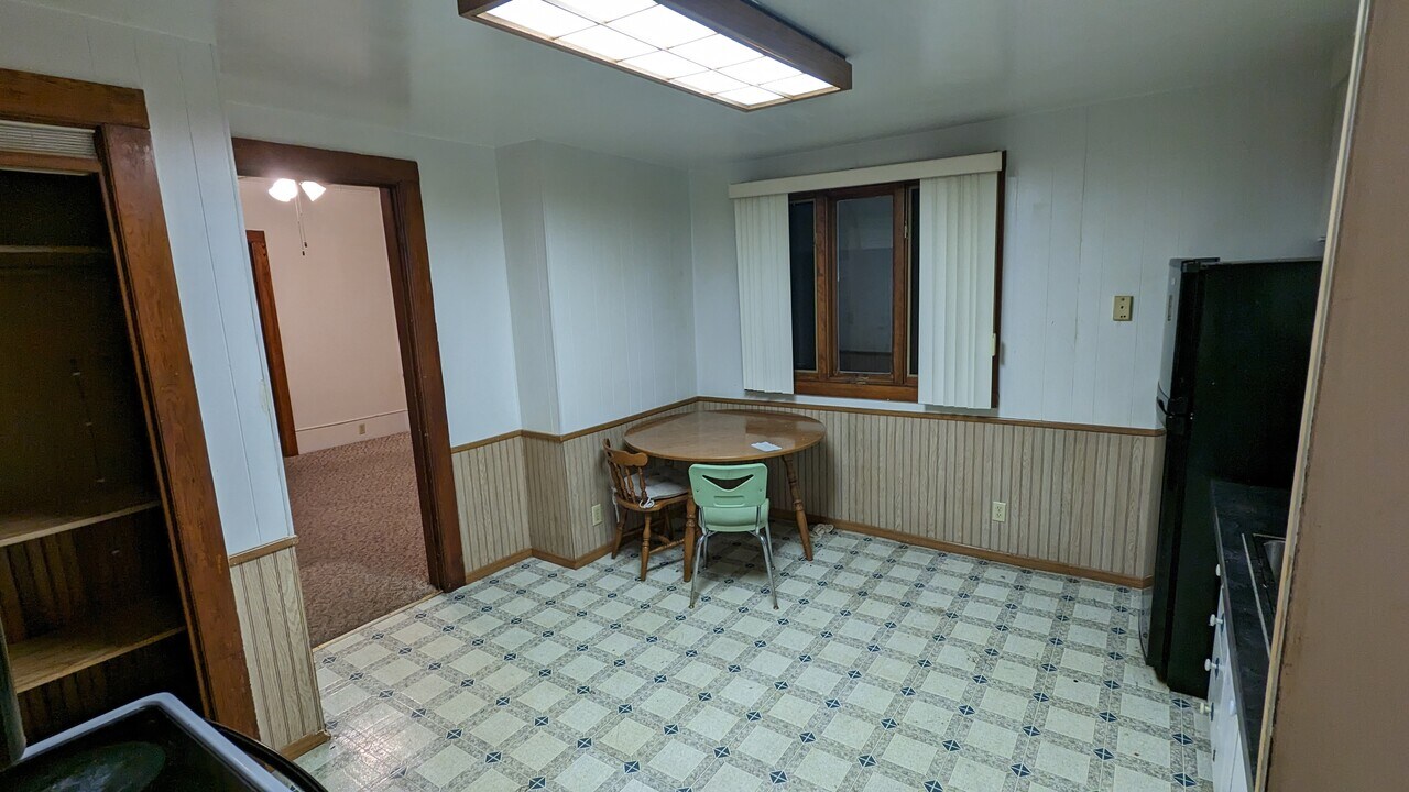 1037 25th St, Unit 3 Bed Apartment Lower in Two Rivers, WI - Building Photo