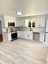 168 Forest Ave in Seekonk, MA - Building Photo - Building Photo