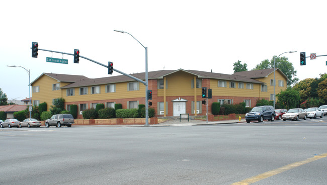 Jefferson Manor in San Jose, CA - Building Photo - Building Photo