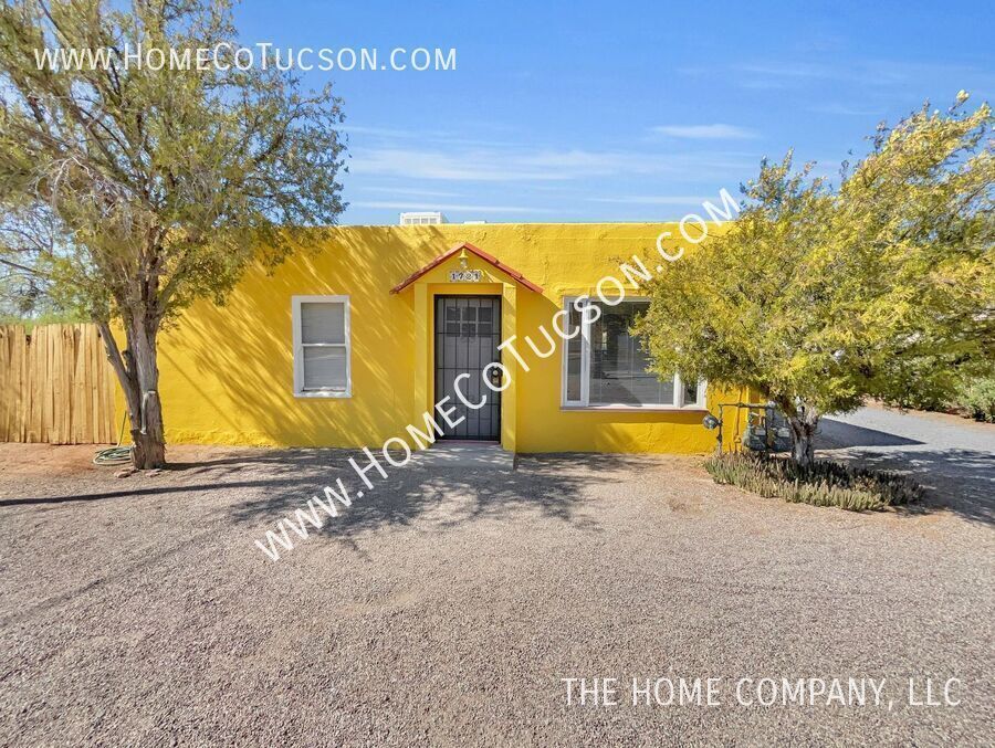 1721 E Adelaide Dr in Tucson, AZ - Building Photo