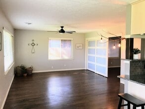 10600 Greystone Ave in The Village, OK - Building Photo - Building Photo