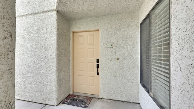 8452 Boseck Dr in Las Vegas, NV - Building Photo - Building Photo