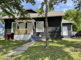 112 Yates St in Mount Vernon, TX - Building Photo