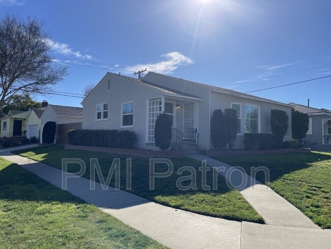 2830 Harvey Way in Lakewood, CA - Building Photo - Building Photo