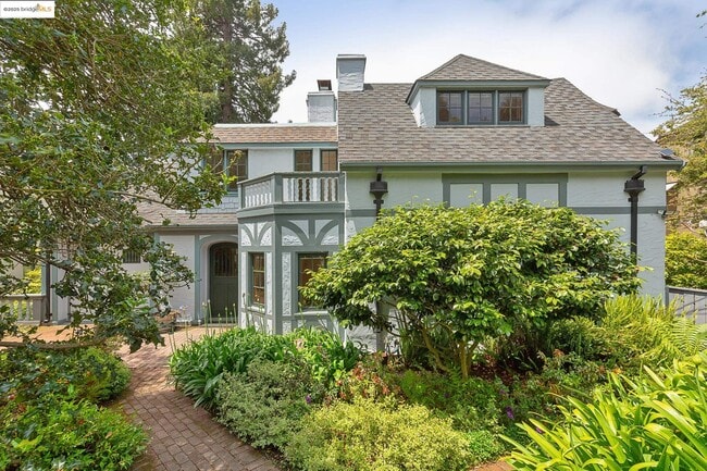 property at 1542 Hawthorne Terrace