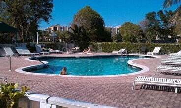 2025 Lavers Cir, Unit Lakeside condo in Delray Beach, FL - Building Photo - Building Photo