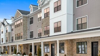 308 Encampment Ct in Montville, NJ - Building Photo