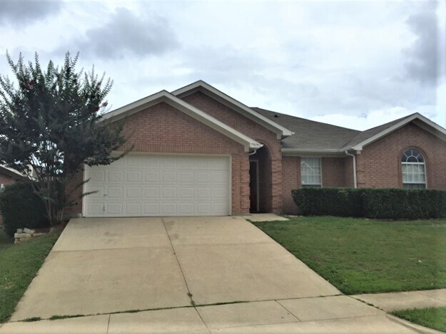 7919 Mourning Dove Dr in Arlington, TX - Building Photo