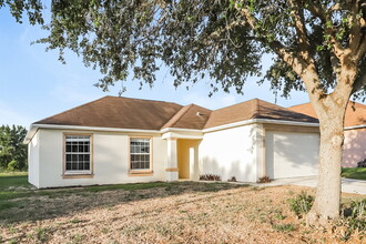 2324 Sunset Point Dr in Lake Wales, FL - Building Photo - Building Photo