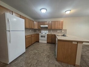 1102 Country Club Ln in Junction City, KS - Building Photo - Building Photo