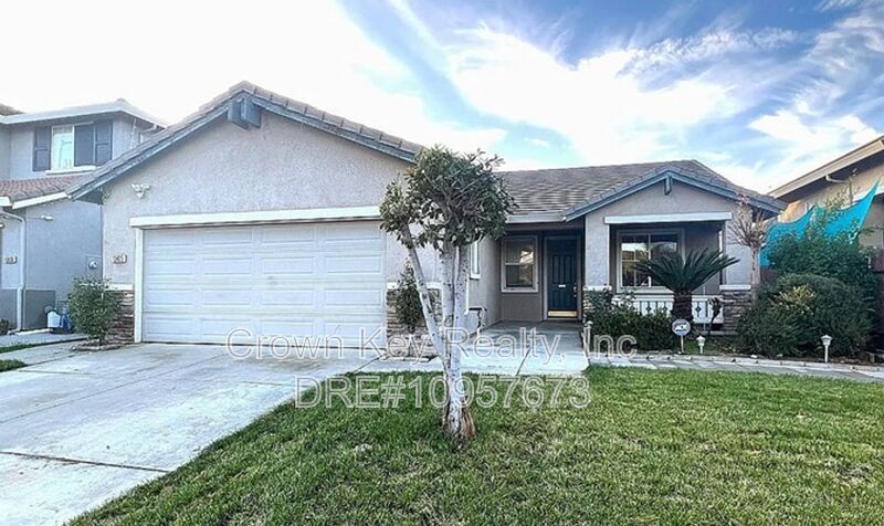 13425 Baywood Way in Lathrop, CA - Building Photo