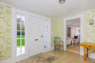 109 Toylsome Ln in Southampton, NY - Building Photo - Building Photo