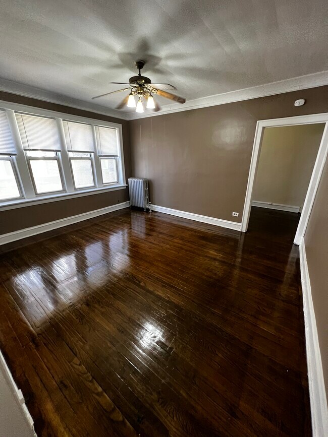 7528 S Coles Ave Apartments and Nearby Chicago Apartments For Rent