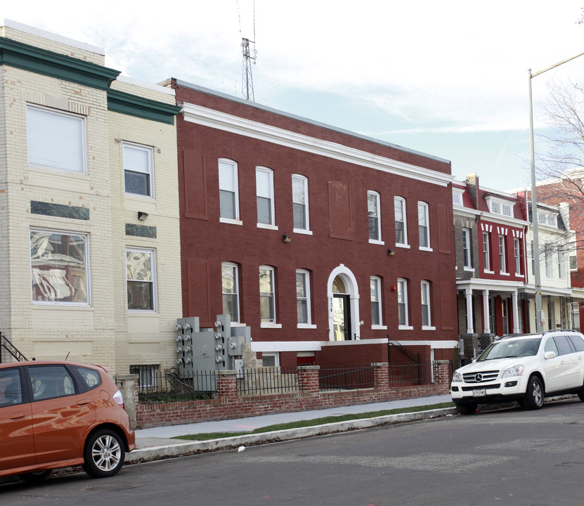 734 Park Rd NW in Washington, DC - Foto de edificio